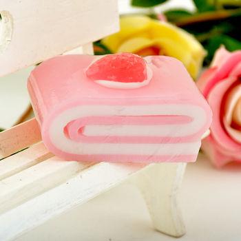 粉色蛋糕卷进货日化日用品手工精油皂创意香皂洁面皂 批发儿童皂